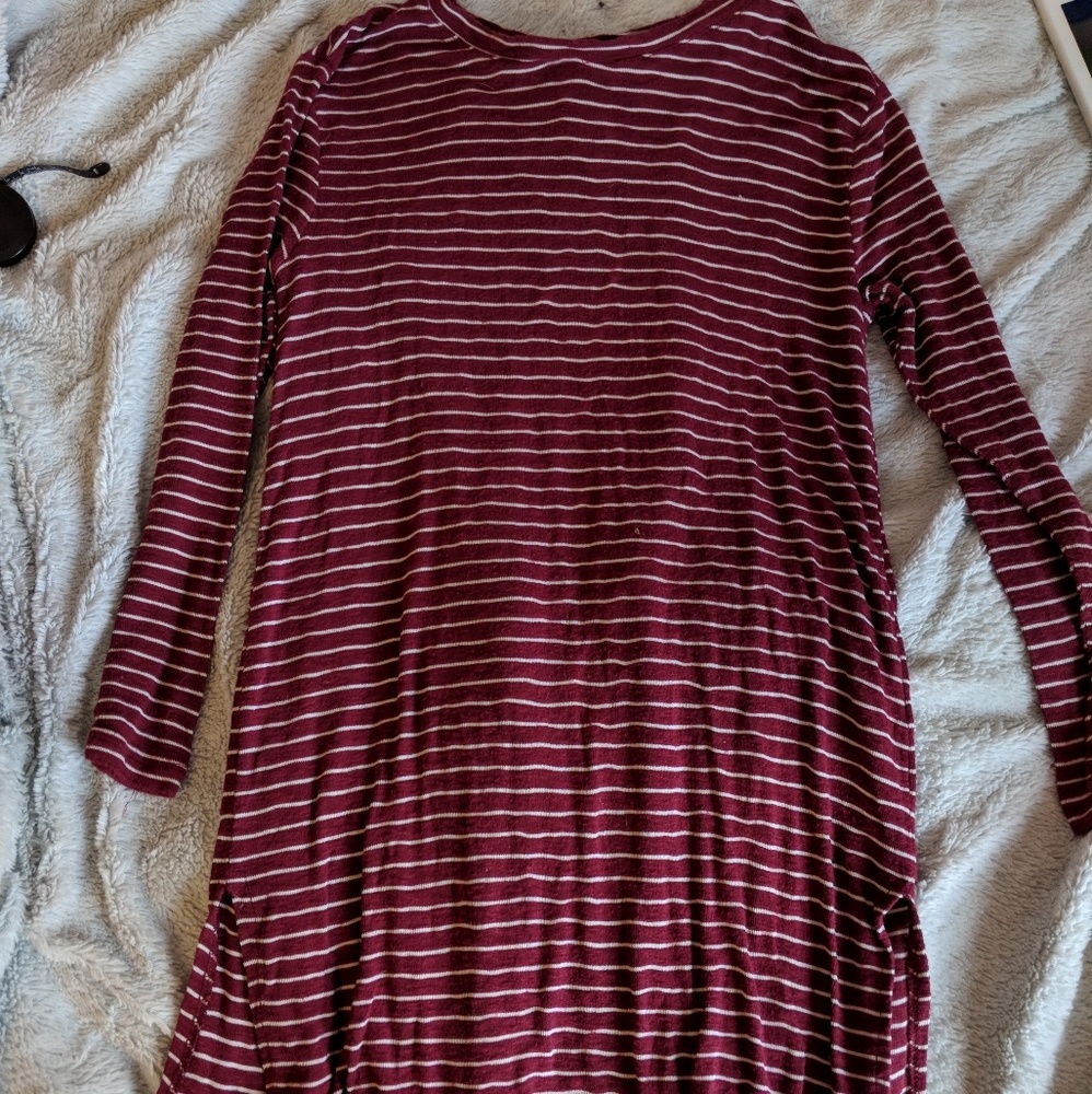 long stretchy maroon striped top ~ old navy ~ xs